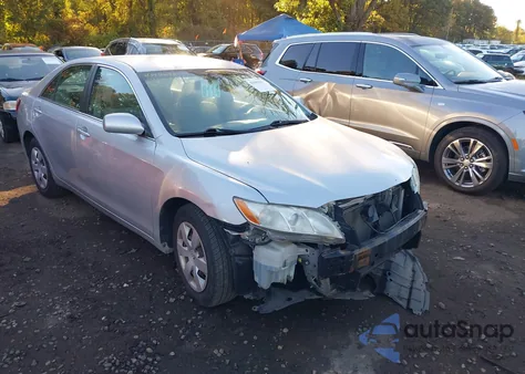 2007 Toyota Camry Le z USA, uszkodzony, nr VIN 4T1BE46K27U129026